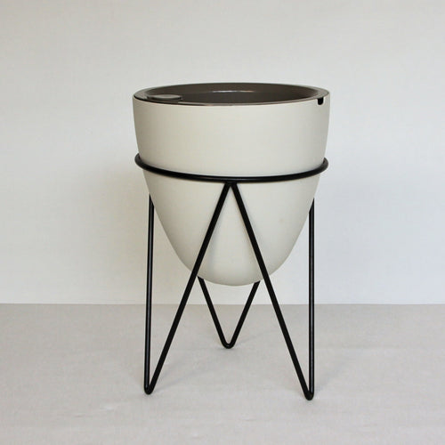 thirstypot egg planter studio shot with white background