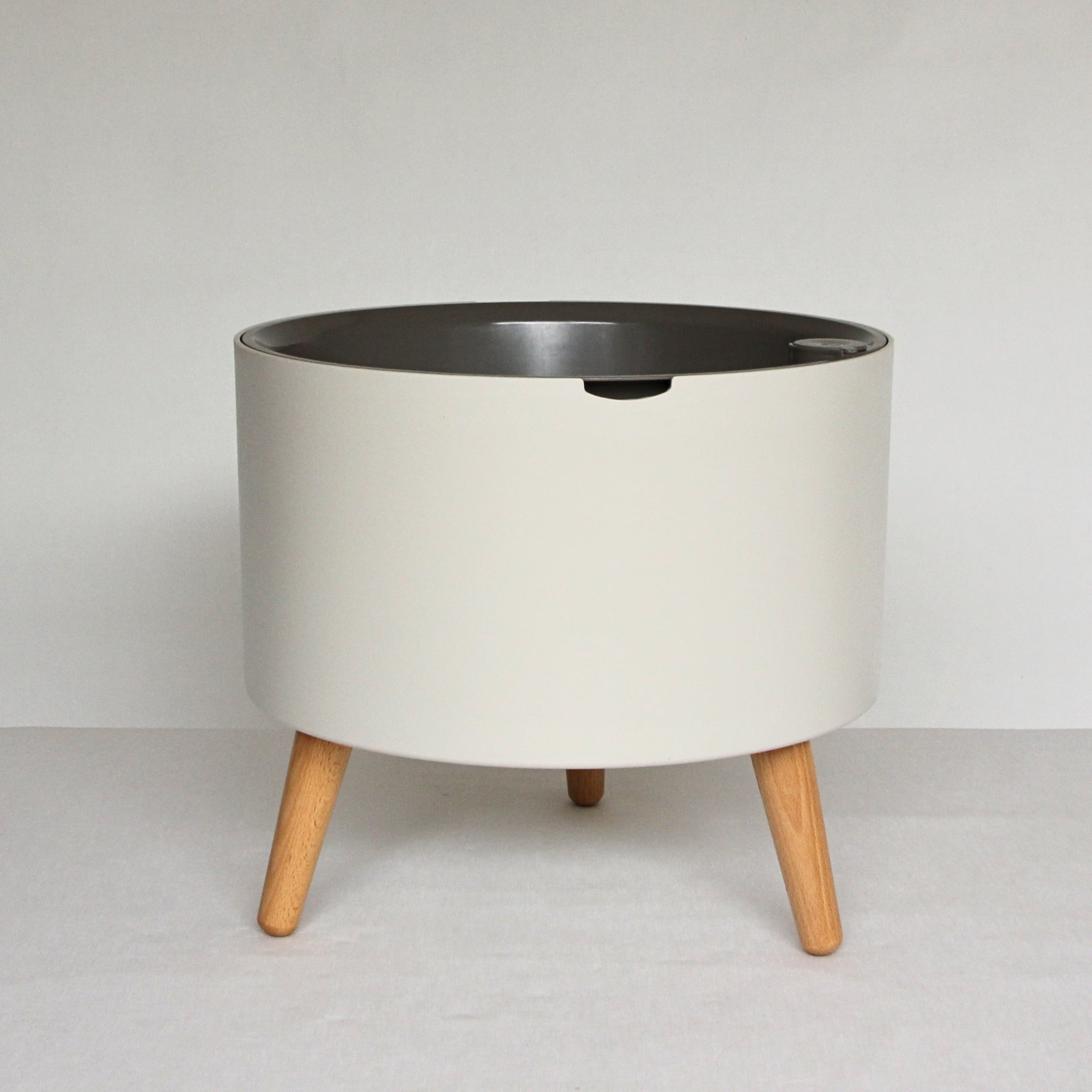 thirstypot round planter with short legs studio shot from front
